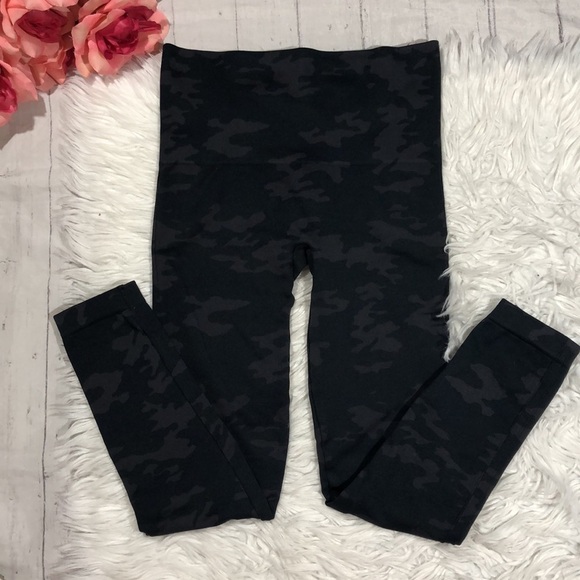 Spanx Seamless Camo High Waisted Leggings - Picture 2 of 13